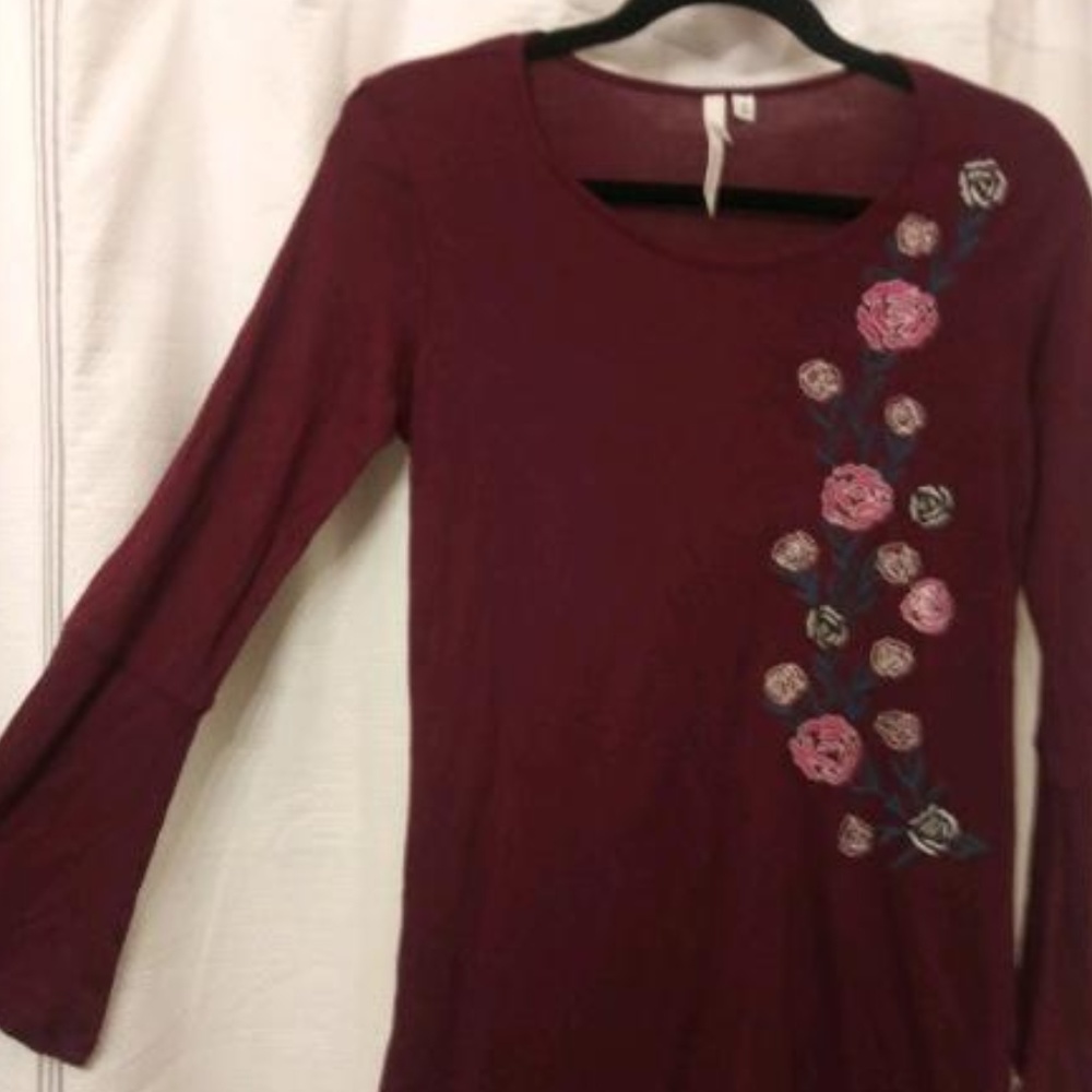 NY Collection Bell Sleeve Top - Embroidered XS